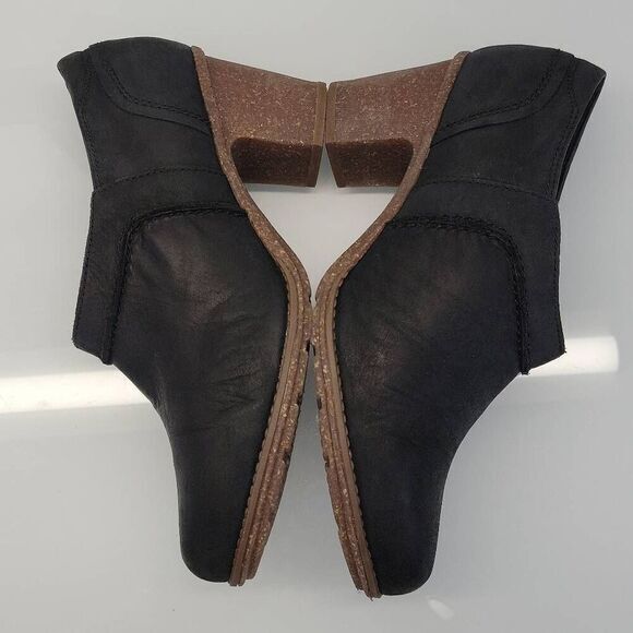 Clarks Booties Women Size 10 Black Nubuck Leather Contrasting Crepe Rubber Soles - Picture 10 of 10